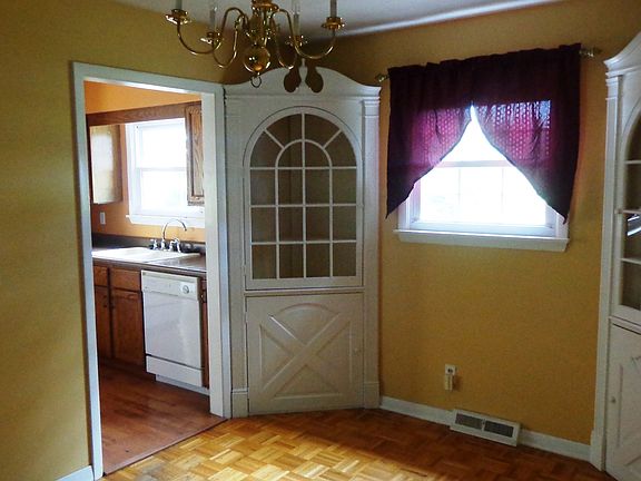 5th image of 1110 N Idler Ln