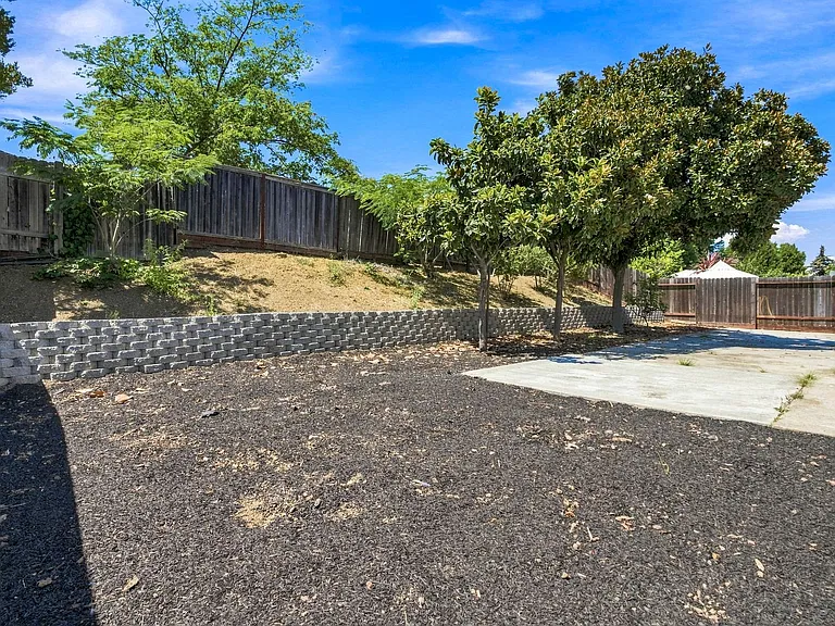 800 Locust Dr — Photo 46