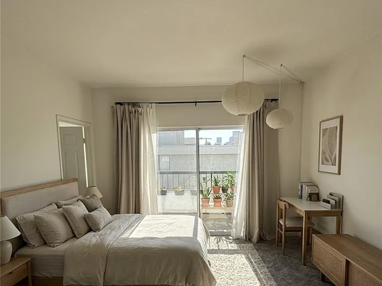 4313 Van Nuys Blvd #303 — Photo 11