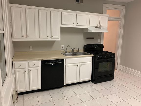 3rd image of 2918 Ellwood Ave APT B