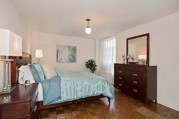 Sold by Ann Weintraub, Ltd. | media 24