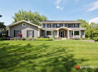 1013 Windhaven Rd, Libertyville, IL 60048