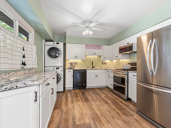 5th image of 7160 Meadowbrook Ln