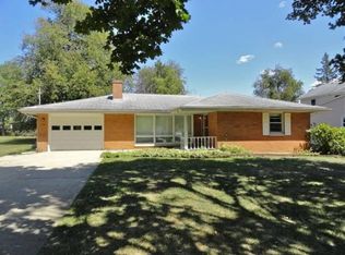 110 Garfield St, Oswego, IL 60543