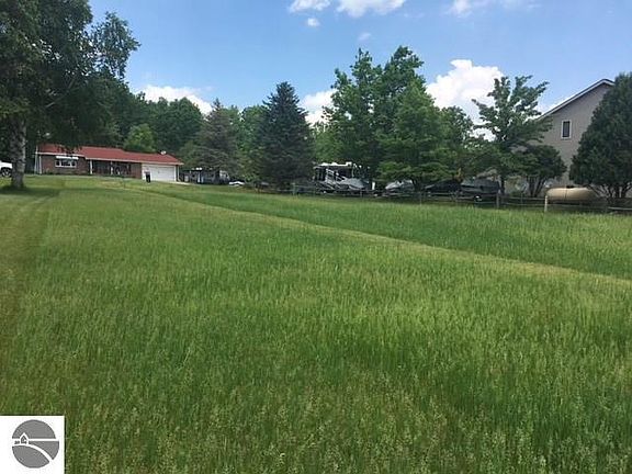 4th image of 1079 Lincoln Dr