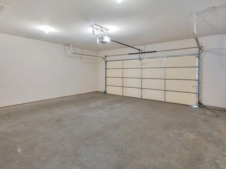 3907 Balmoral Dr — Photo 33