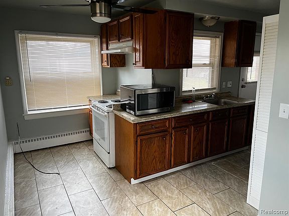 5th image of 12097 Cavell St