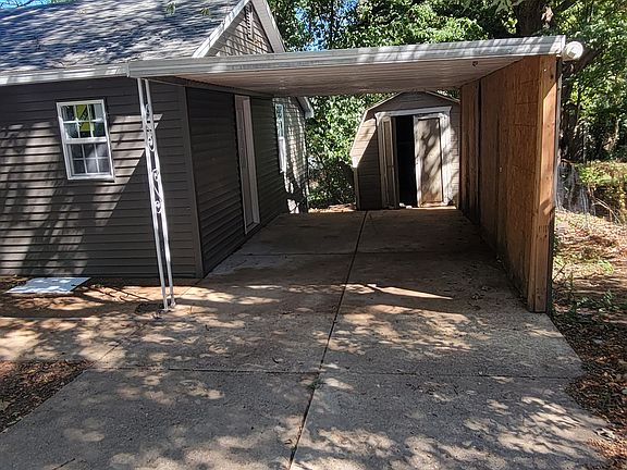 4th image of 1115 N Cherry St