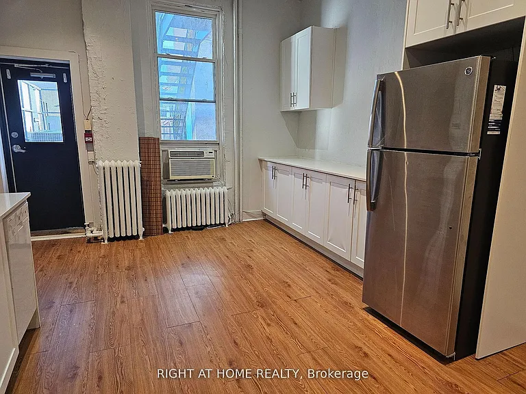 437 Spadina Ave #2 — Photo 5