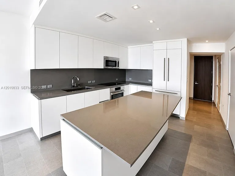 88 SW 7th St #2206 — Photo 8