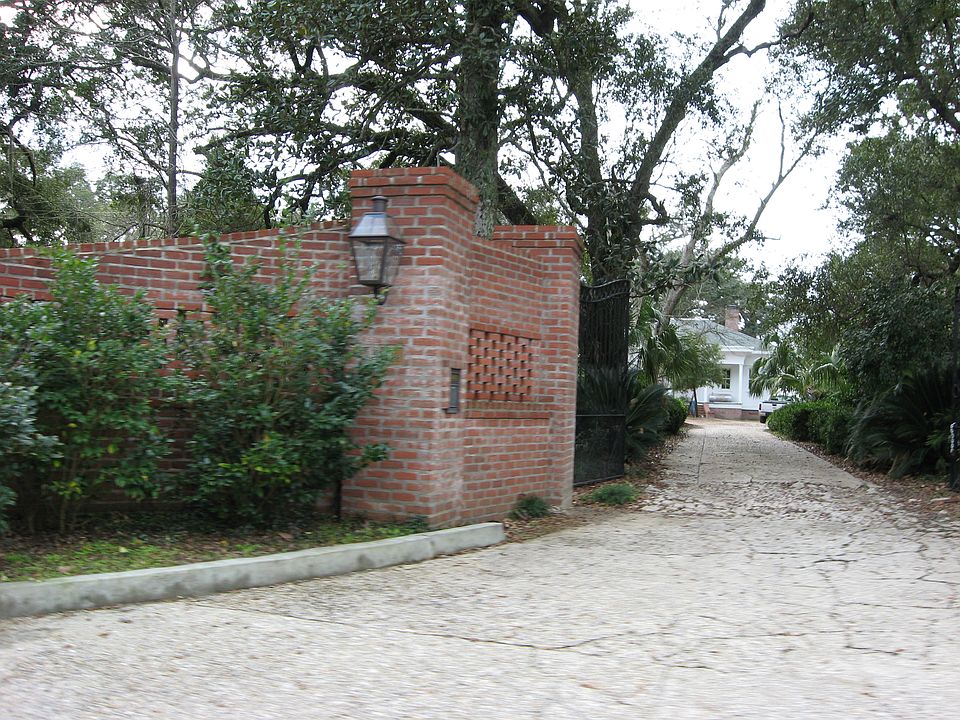 A neighbors entrance