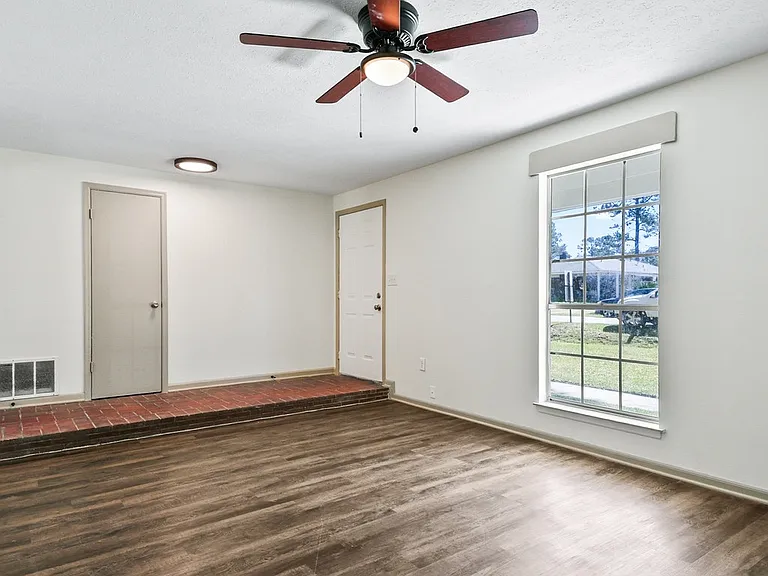 102 Mulberry Way — Photo 3