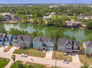 1108 S Kemah Dr, Kemah, TX 77565