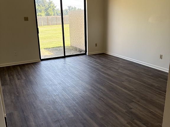 2nd image of 1100 Cedar Ct #1103