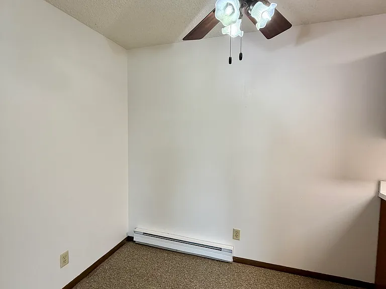 533 Parkview Ln — Photo 3