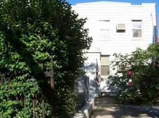 170 Woodpoint Rd, Brooklyn, NY 11211