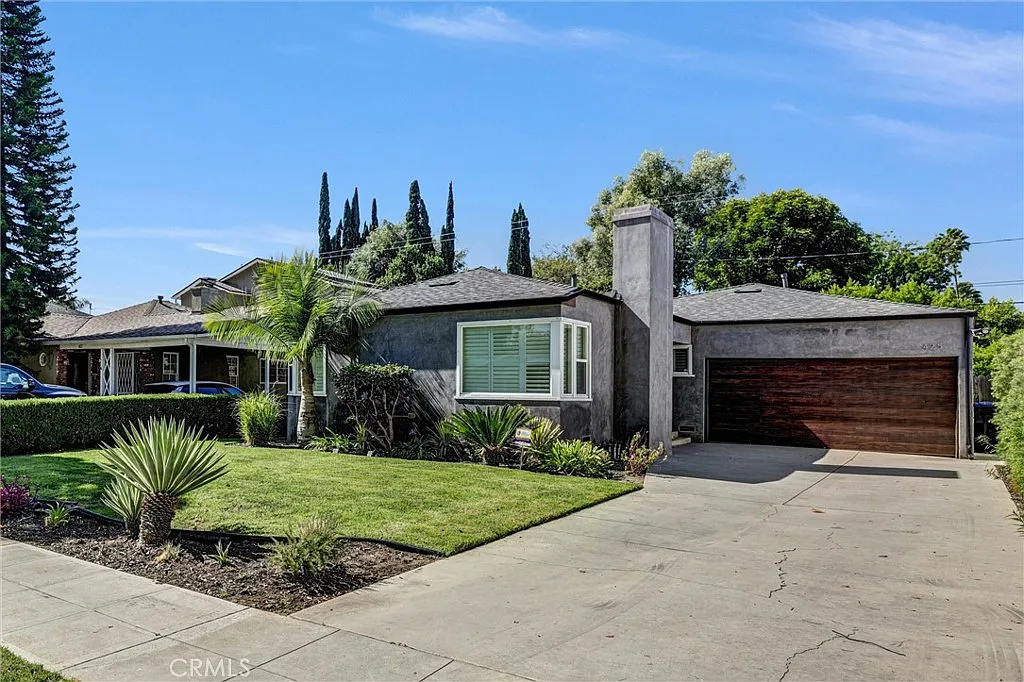 3 bed, 1562 sqft, $5,500 — Photo 1