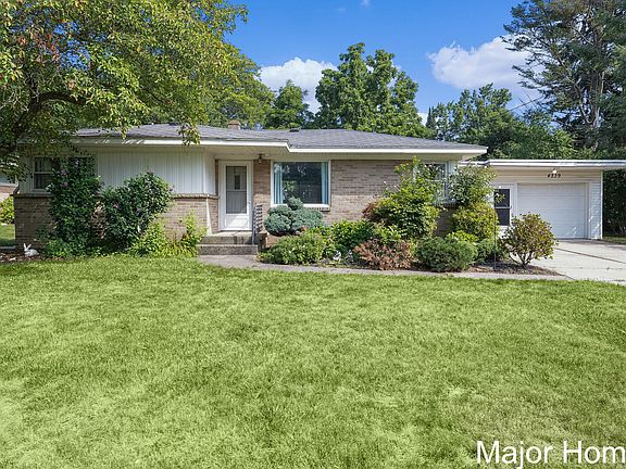 3rd image of 4239 Westchester Dr SE