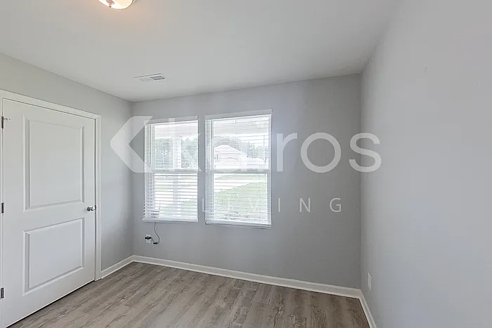 102 Kyles Dr — Photo 10