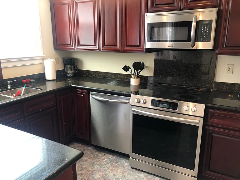 323 Morgan St #FURNISHED — Photo 17