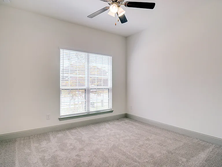 219 Community Dr — Photo 11