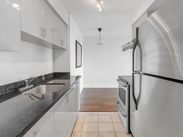1026 Queens Ave #503 — Photo 8