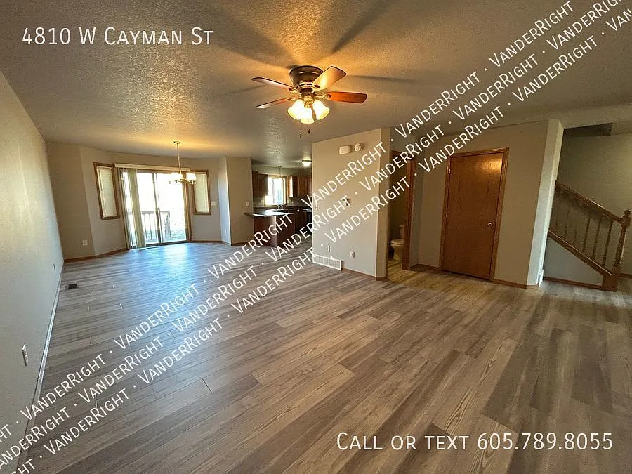 Updated 3 Bedroom 2.5 Bathroom Townhome! — Photo 1