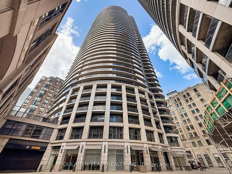21 Carlton St #1105 — Photo 41