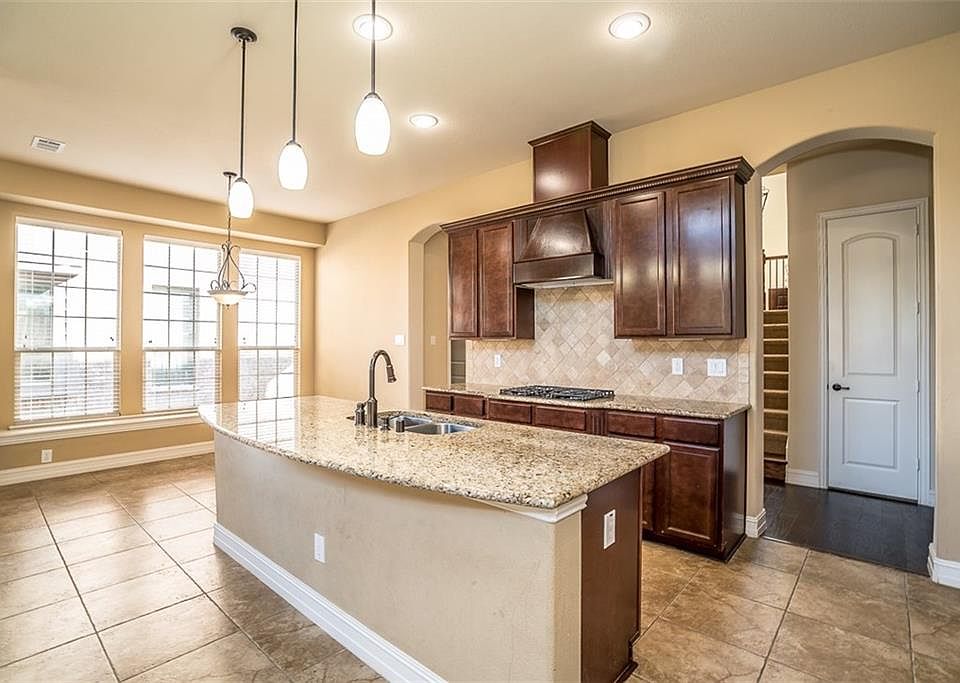 1st image of 2918 Fargo Dr