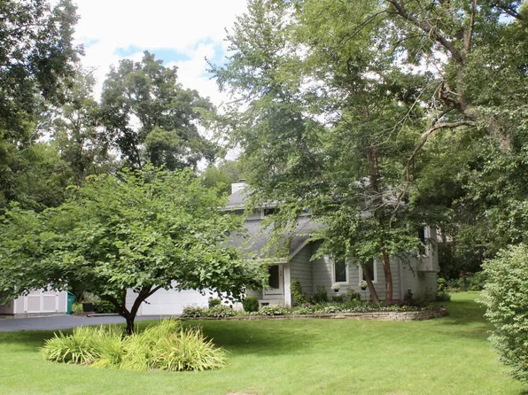 7638 Chantelle Ln, Roscoe, IL 61073