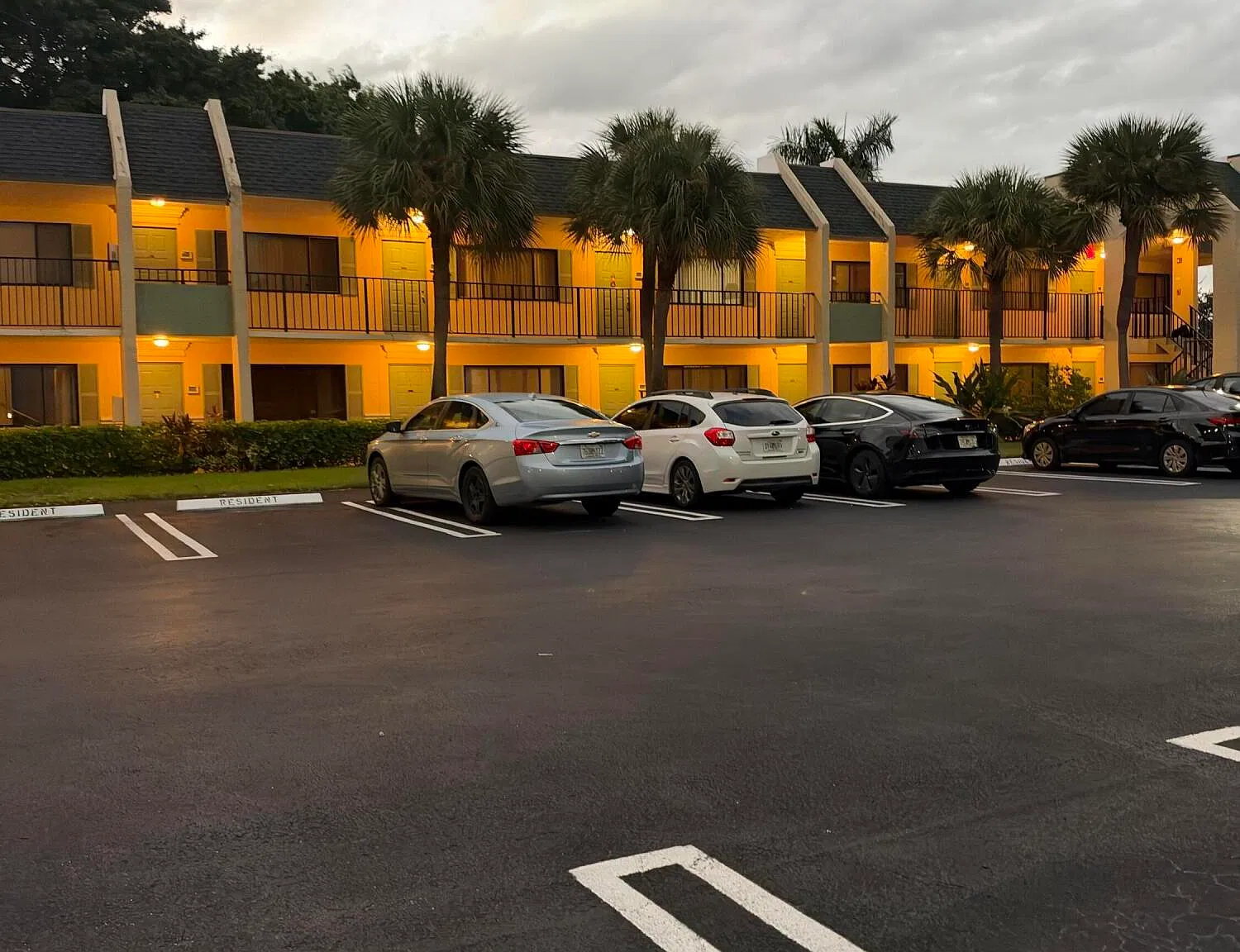 1 bed, 1.0 bath, 704 sqft, $1,750 — Photo 2