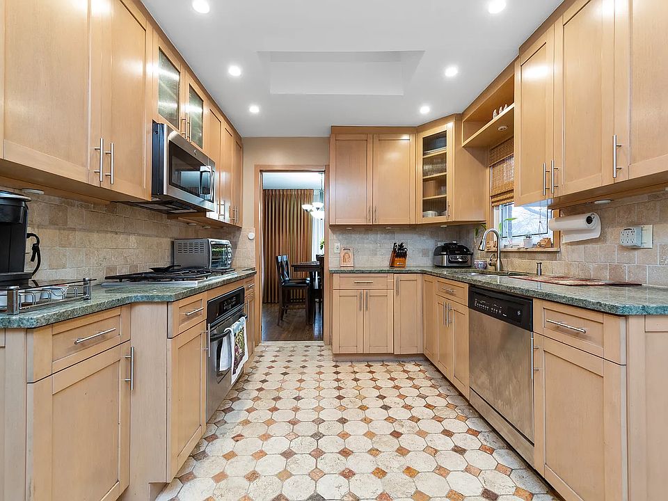 2525 148th St, Flushing, NY 11354 Zillow