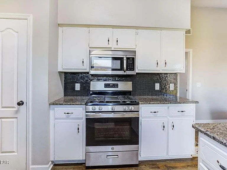 8107 Heritage Woods Ln — Photo 7