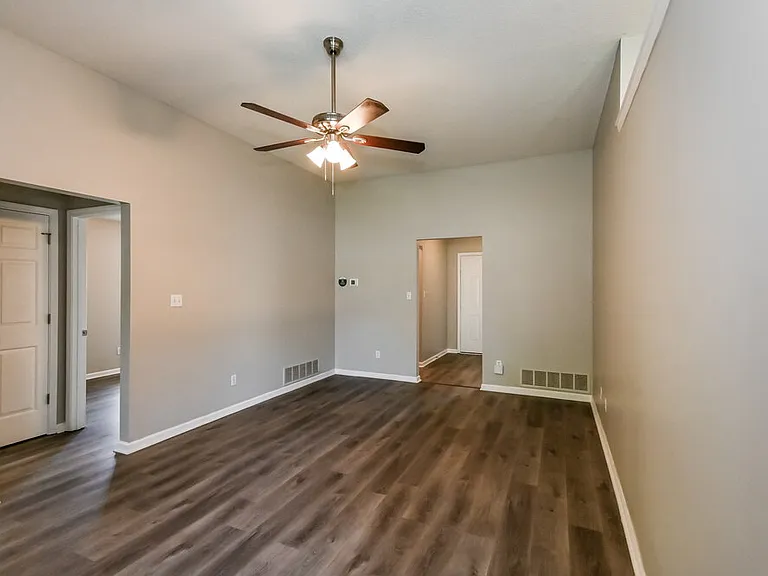 3123 Conger Ct W — Photo 4