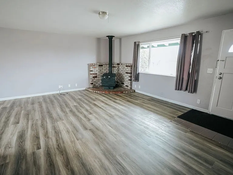 2613 Spring St — Photo 3