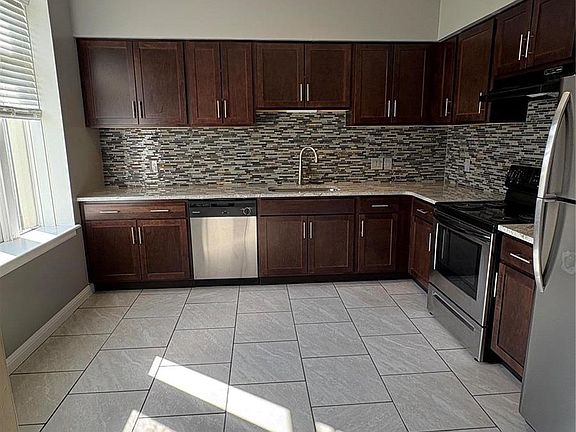 4th image of 4101 Flad Ave