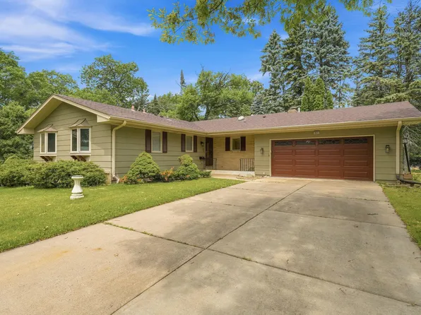 1527 E Windemere Cir NE, Fridley, MN 55421