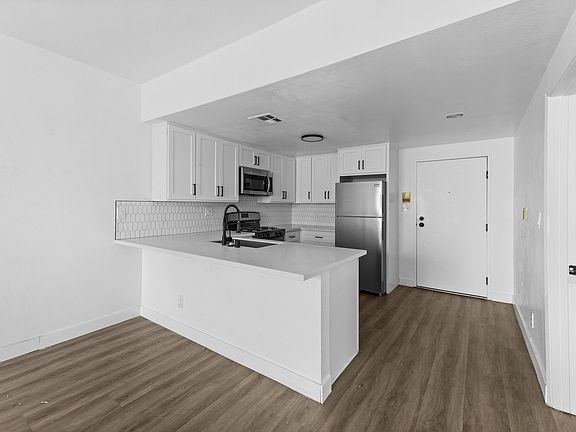 3rd image of 621 N Bronson Ave APT 105