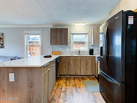 5th image of 8714 Blue Lick Rd