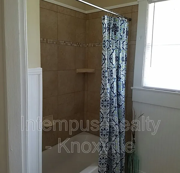 1900 Nickerson Ave — Photo 15