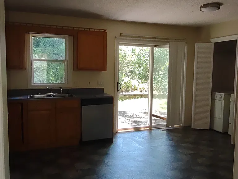 32 Curve St — Photo 4
