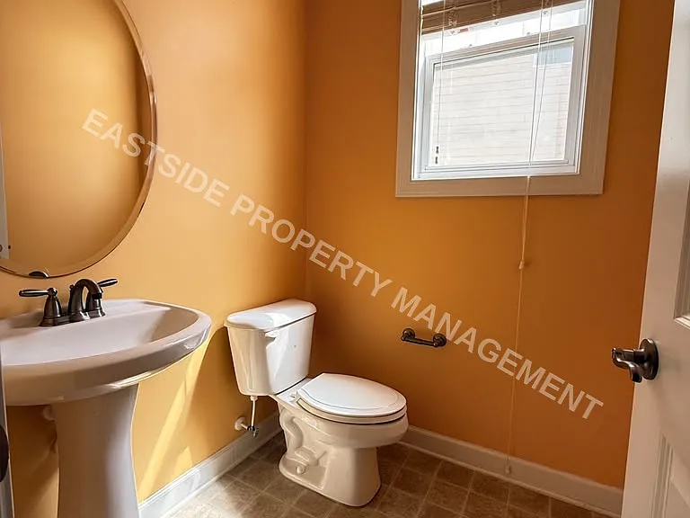 2373 Rainy Lake St — Photo 9