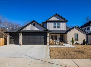 694 N Phoenix Rd, Fayetteville, AR 72704