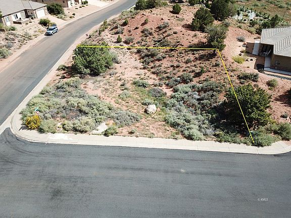 2nd image of 129 S Sand Trap Cir