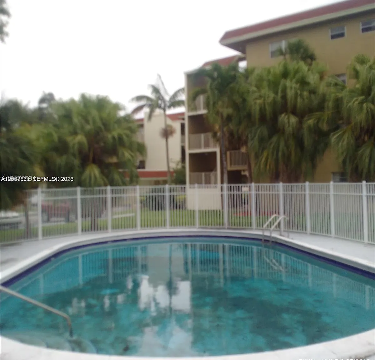 Le Chateau Condo — Photo 3