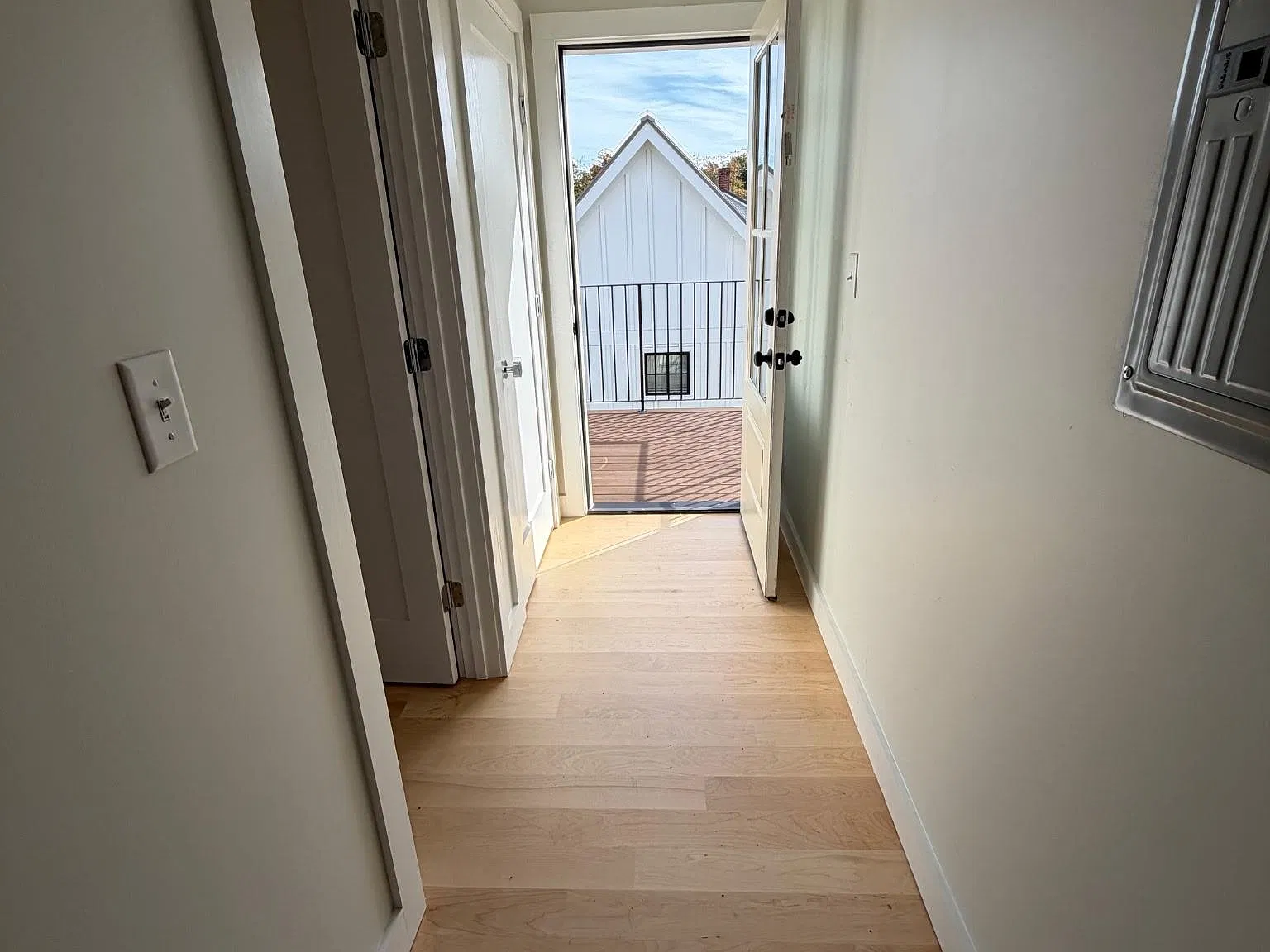 2 bed, 2.0 bath, 1100 sqft, $3,100 — Photo 2