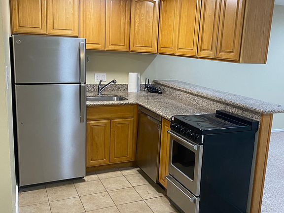3rd image of 1634 Oxford St #101