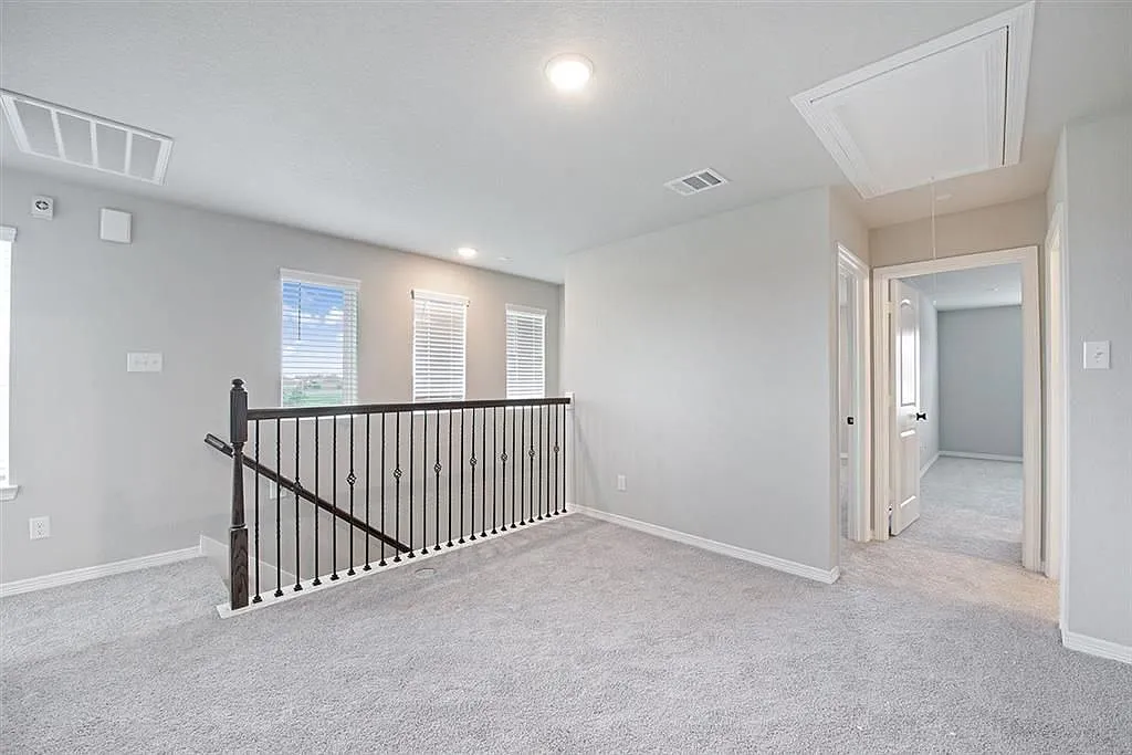 3 bed, 3.0 bath, 1762 sqft, $2,450 — Photo 3