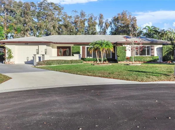 1909 Pine Tree Ln, Belleair Bluffs, FL 33770