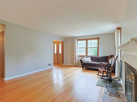5th image of 1609 Hoover Ave